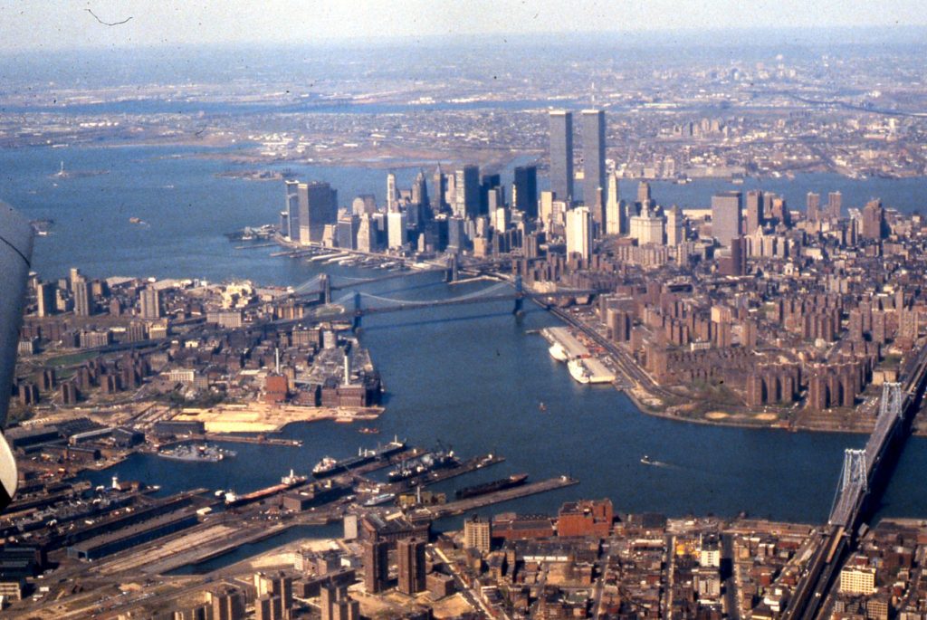 Aerial_view_of_East_River,_Lower_Manhattan,_New_York_Harbor,_1981