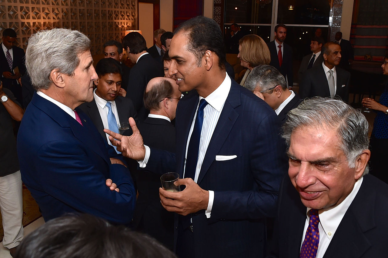 secretary_kerry_speaks_with_indian_businessman_before_working_dinner_in_new_delhi