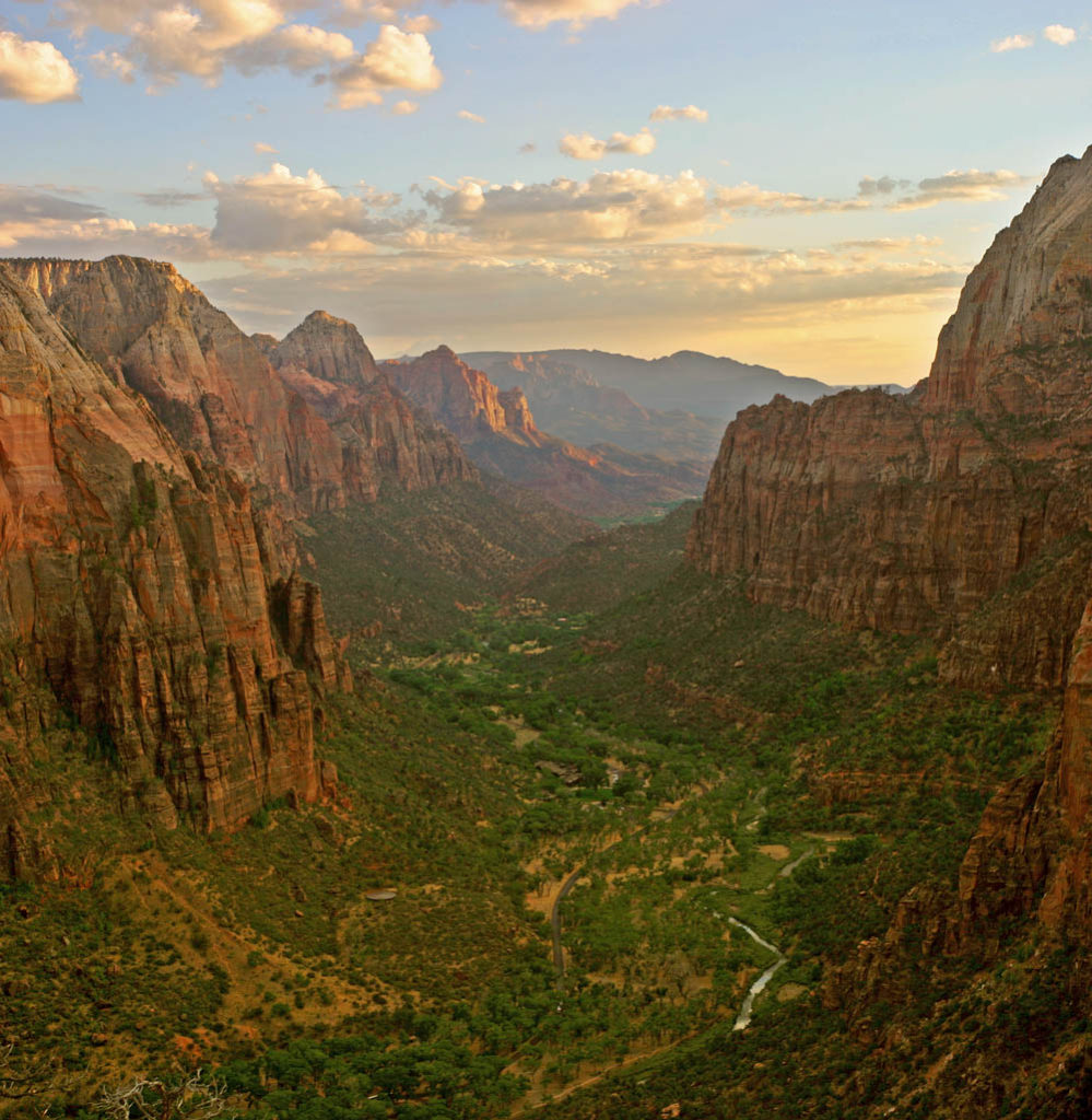 Zion_angels_landing_view